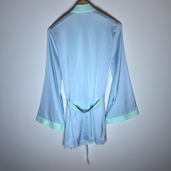 Savage x Fenty Icy Blue & Green Satin Mini Robe with Belt - Rhianna Lingerie - Picture 4 of 10